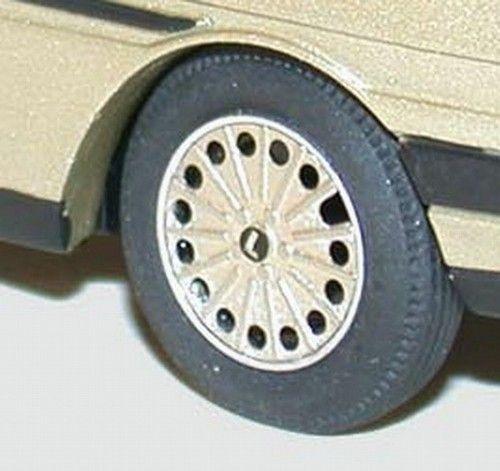 4 gommine + cerchi + fotoinc. per Lancia Gamma 1980