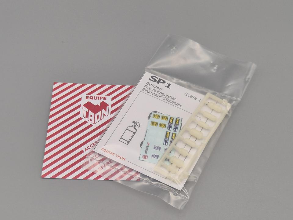 8 Estintori varie misure assortiti + decals